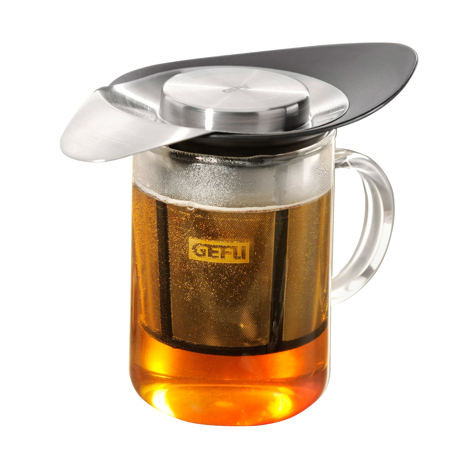 ARMONIA tea filter with metal lid and handle, filled with amber tea